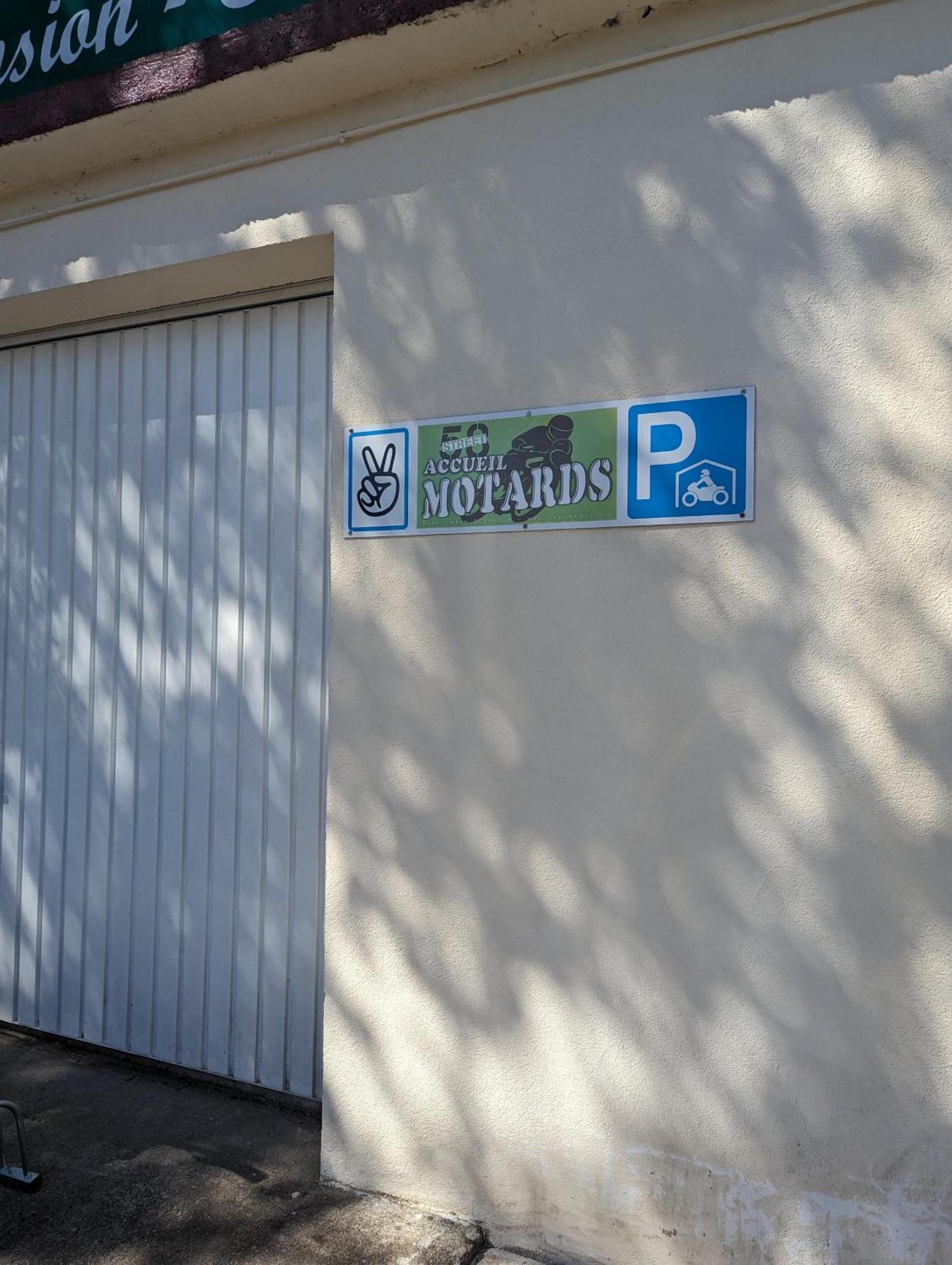 Auberge Des Pins Aubenas Bagian luar foto