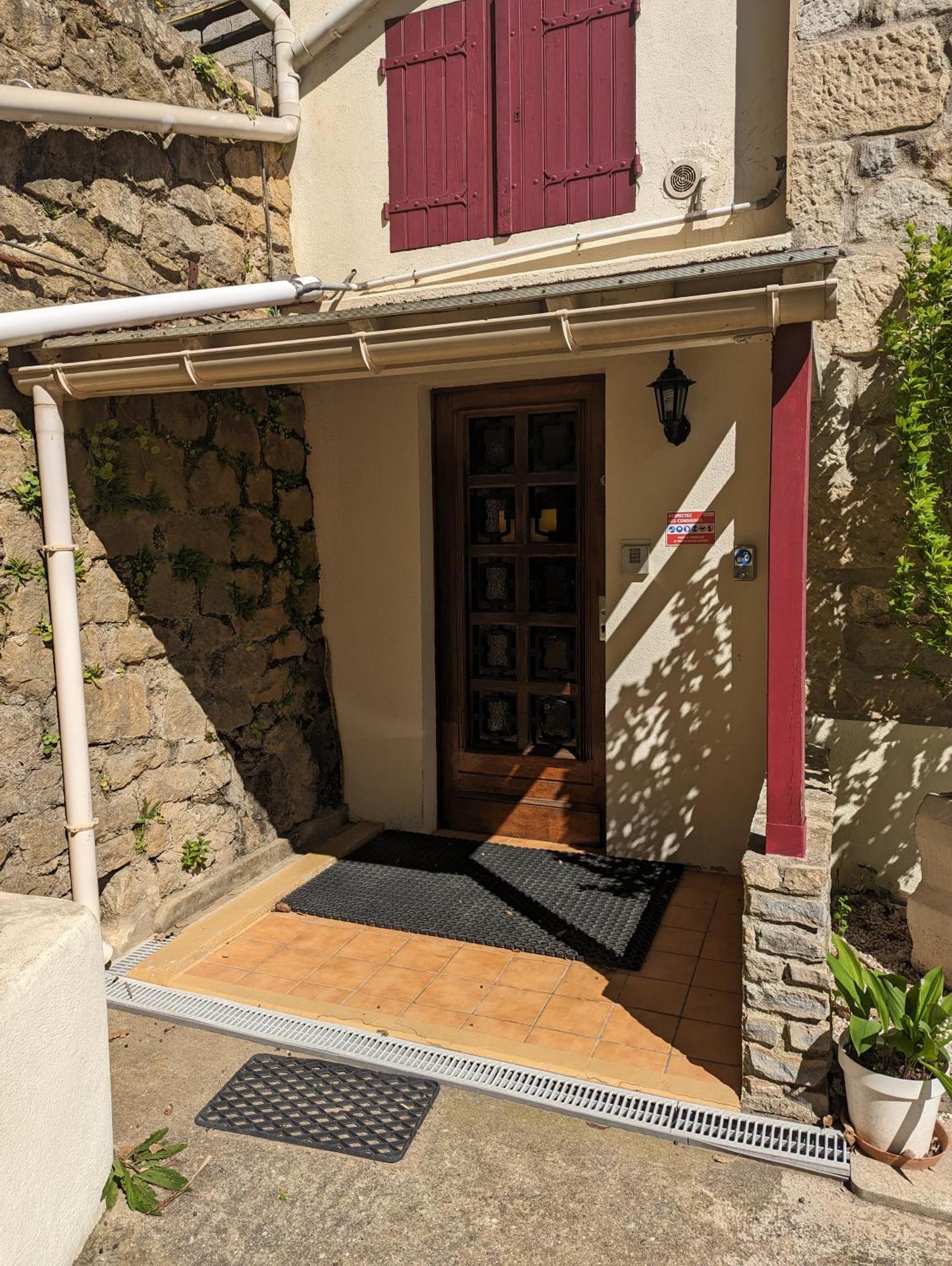 Auberge Des Pins Aubenas Bagian luar foto