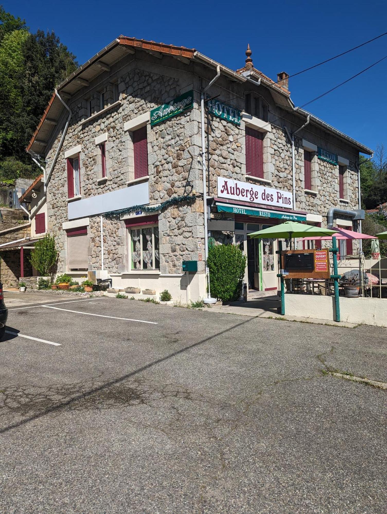Auberge Des Pins Aubenas Bagian luar foto