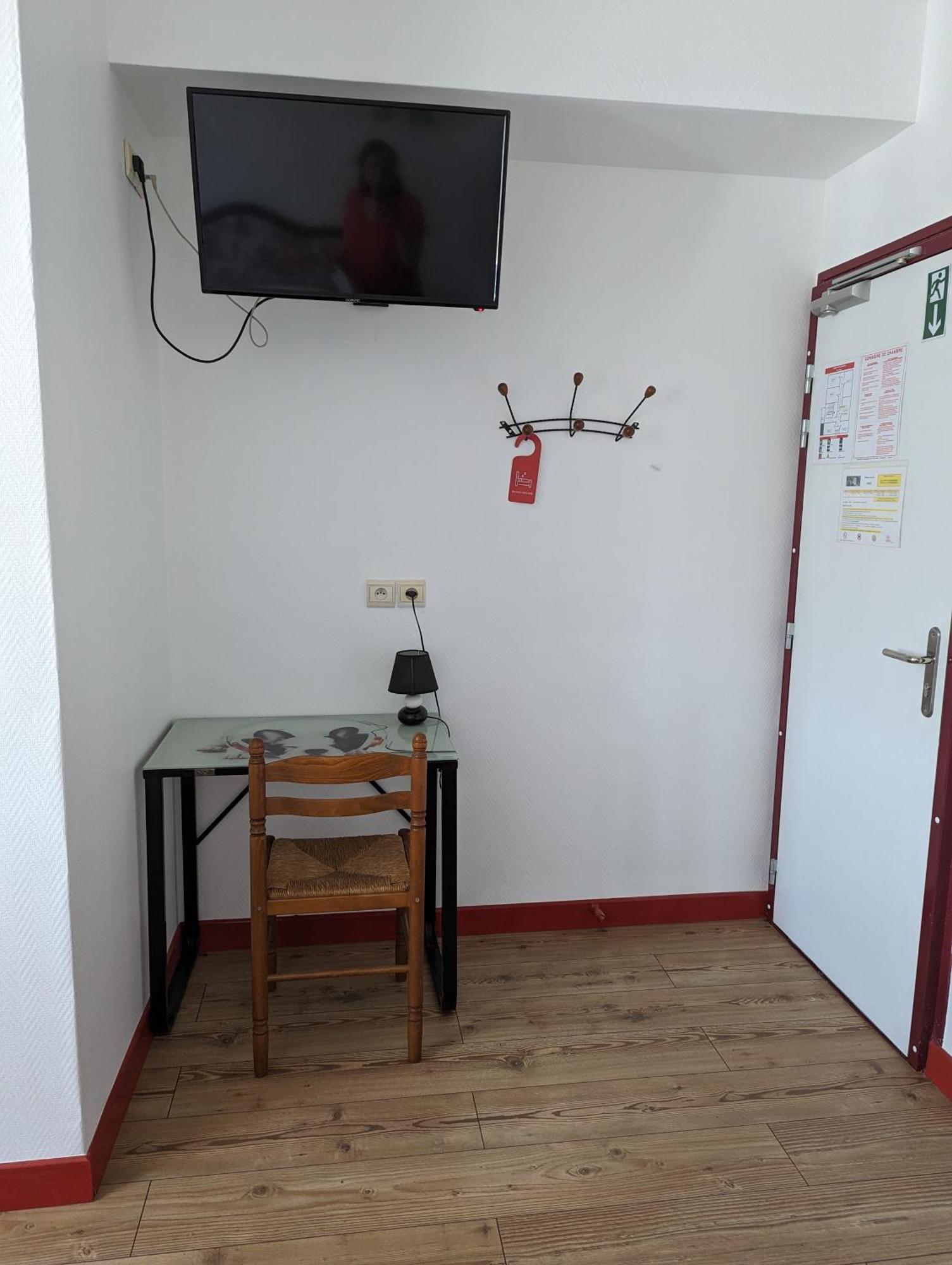 Auberge Des Pins Aubenas Bagian luar foto