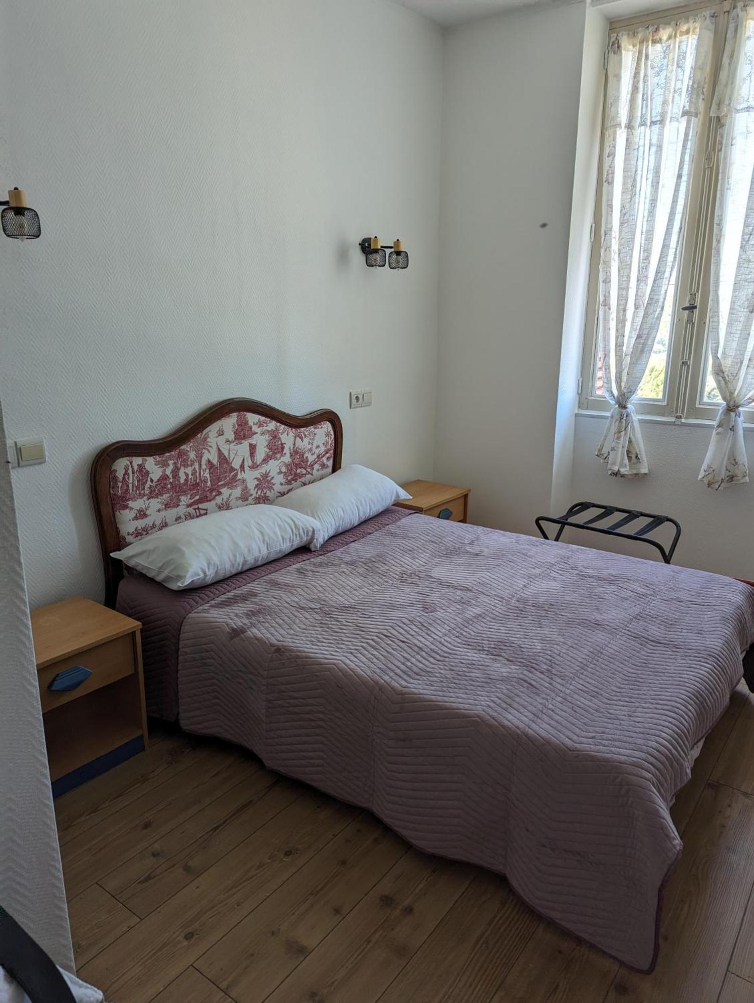 Auberge Des Pins Aubenas Bagian luar foto