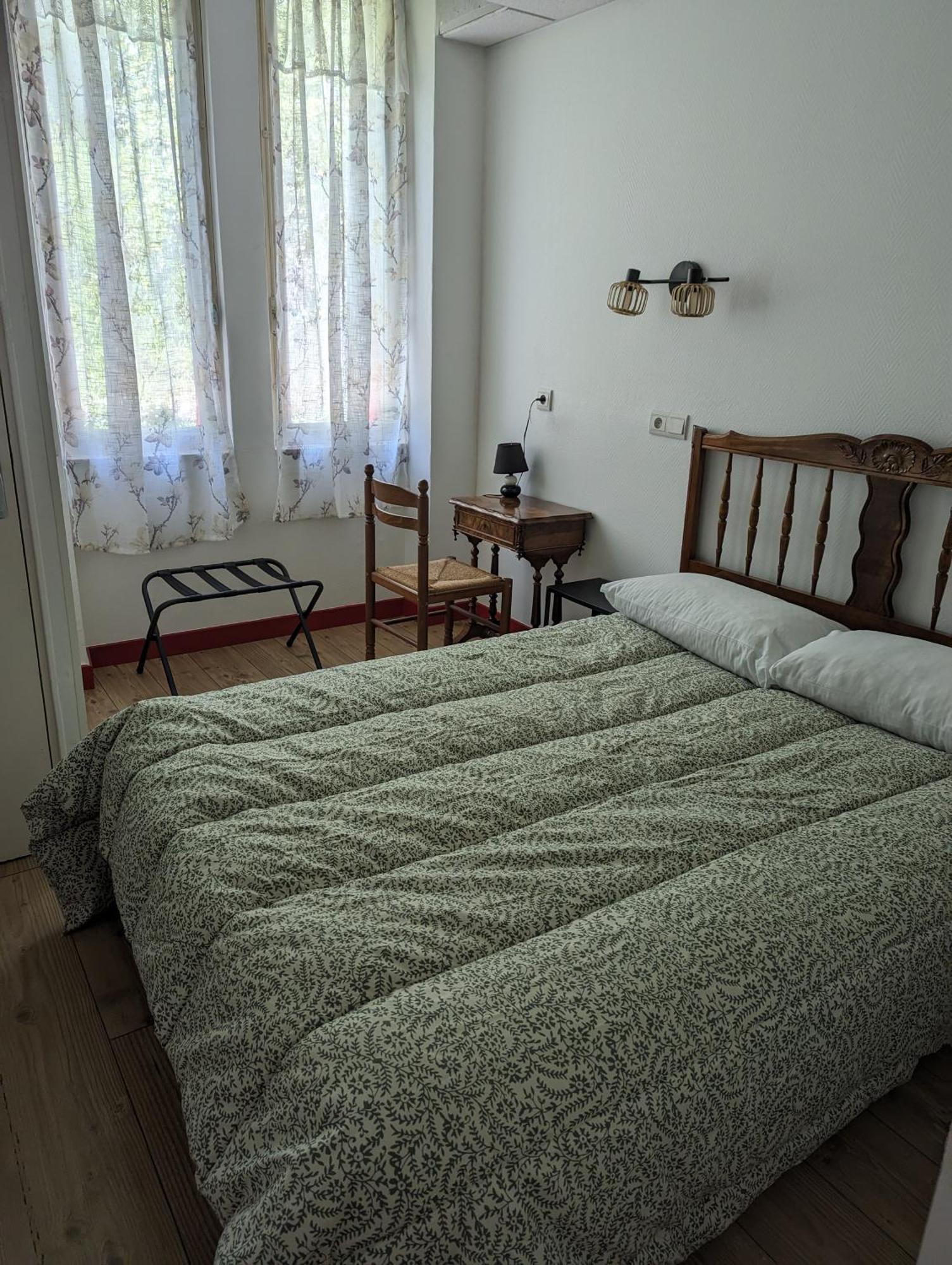 Auberge Des Pins Aubenas Bagian luar foto