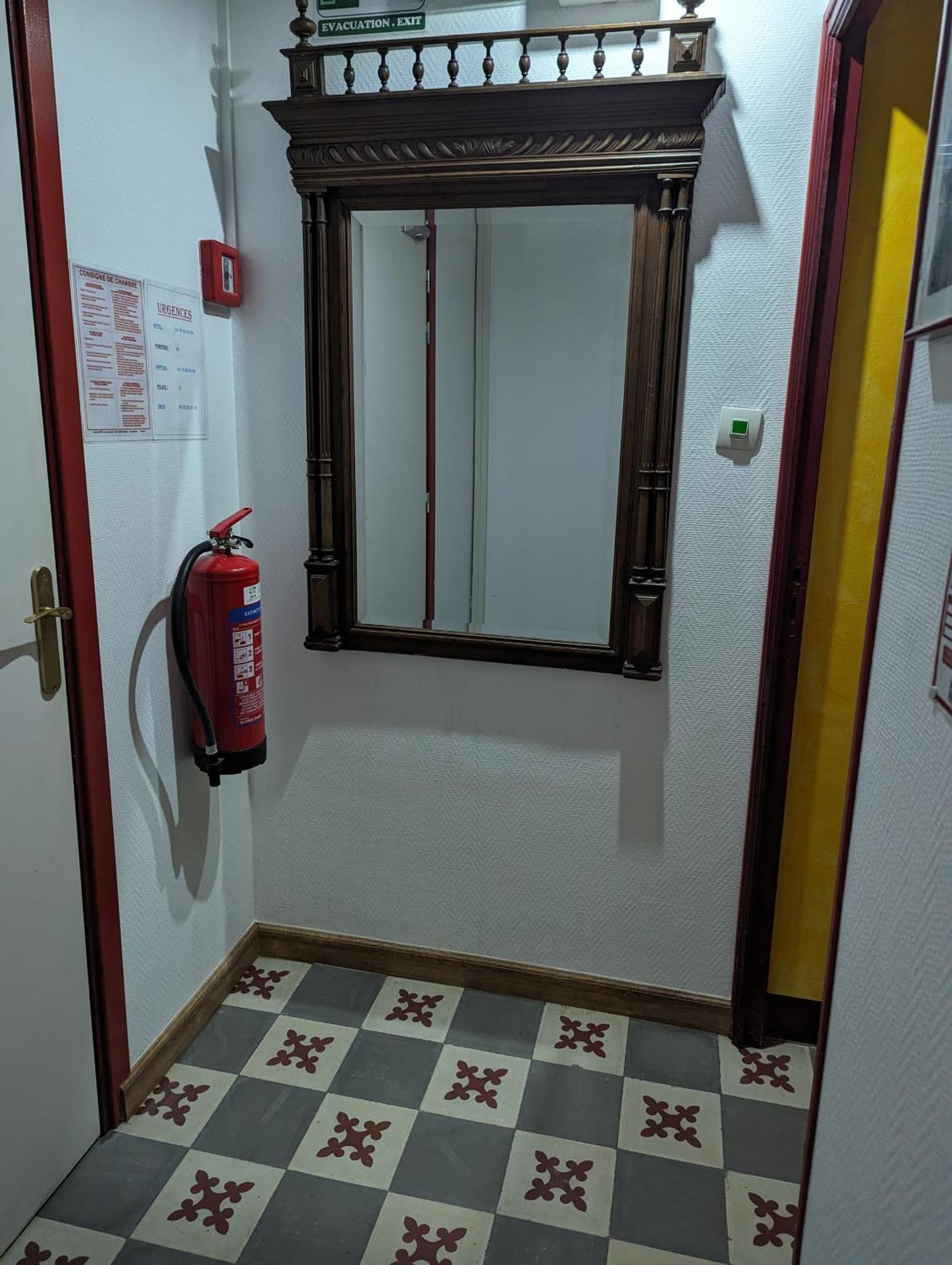 Auberge Des Pins Aubenas Bagian luar foto