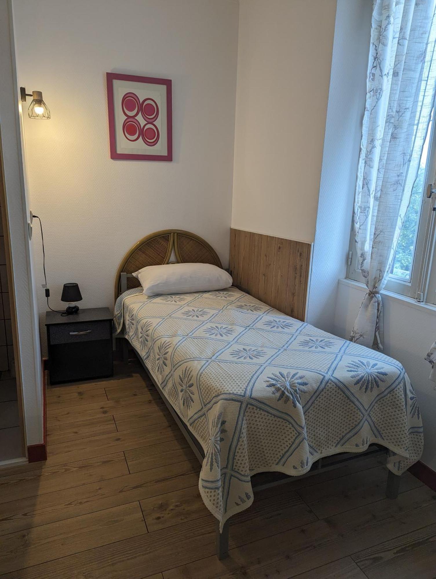 Auberge Des Pins Aubenas Bagian luar foto