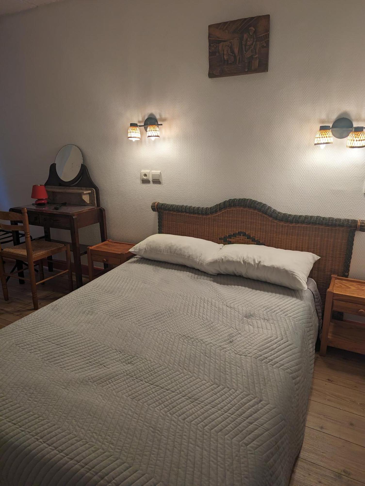 Auberge Des Pins Aubenas Bagian luar foto